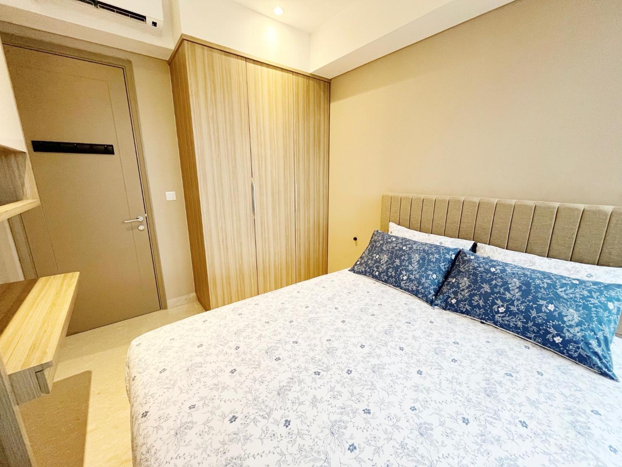 Gold Coast Pik Sea View Apartments By Longesuites Jakarta Room photo