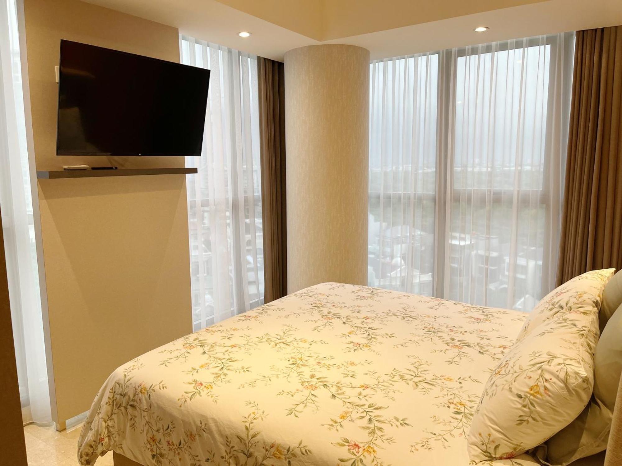 Gold Coast Pik Sea View Apartments By Longesuites Jakarta Room photo