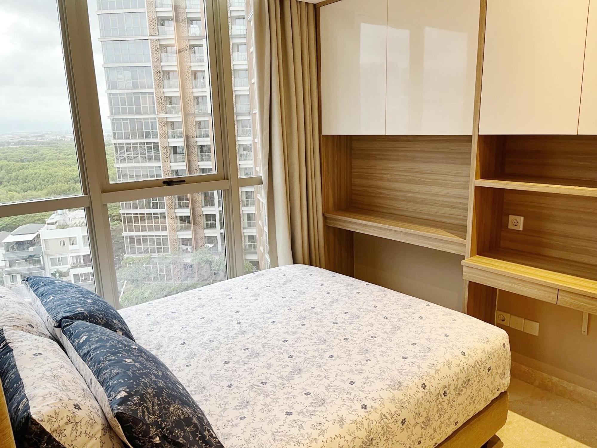 Gold Coast Pik Sea View Apartments By Longesuites Jakarta Room photo