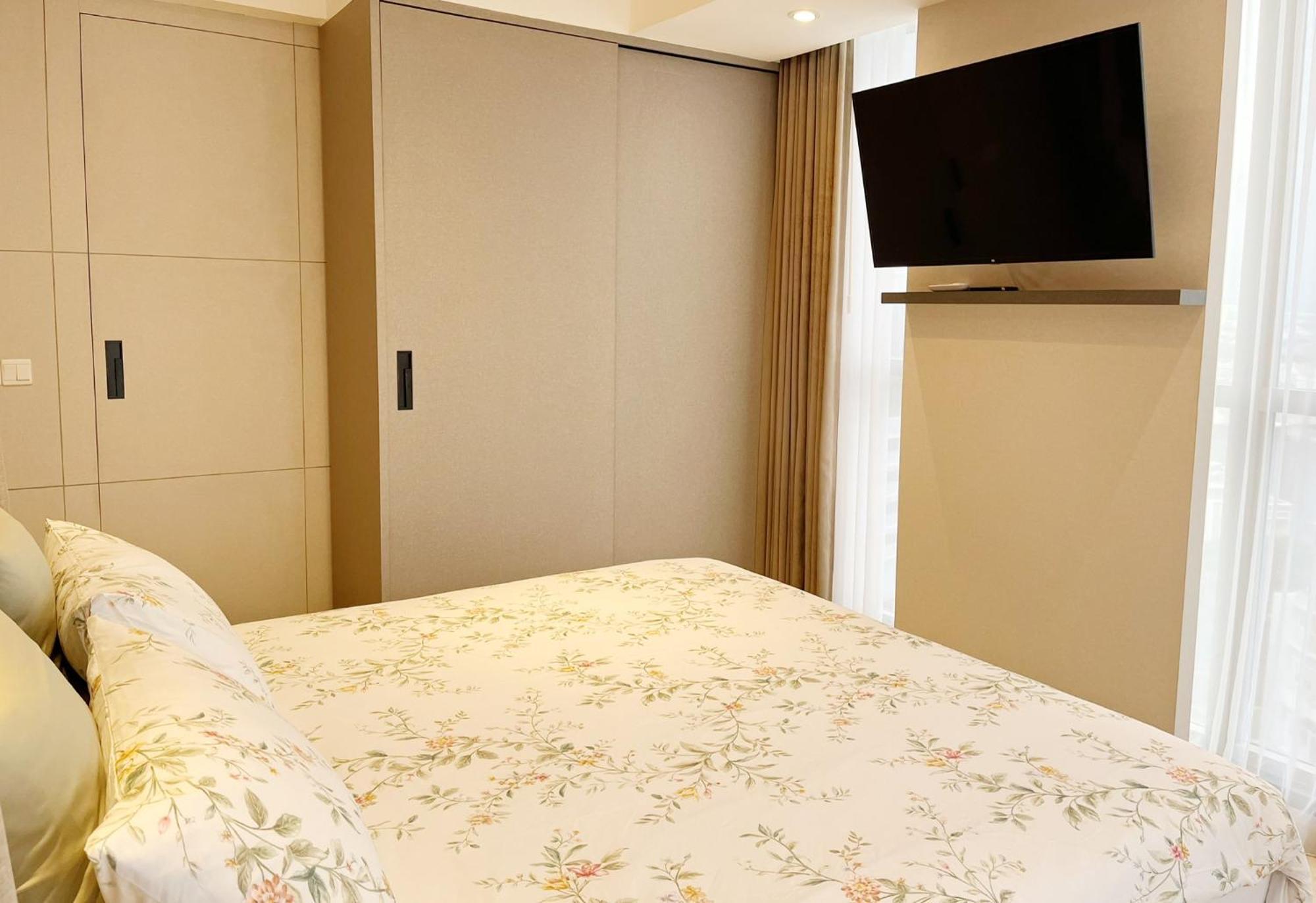 Gold Coast Pik Sea View Apartments By Longesuites Jakarta Room photo
