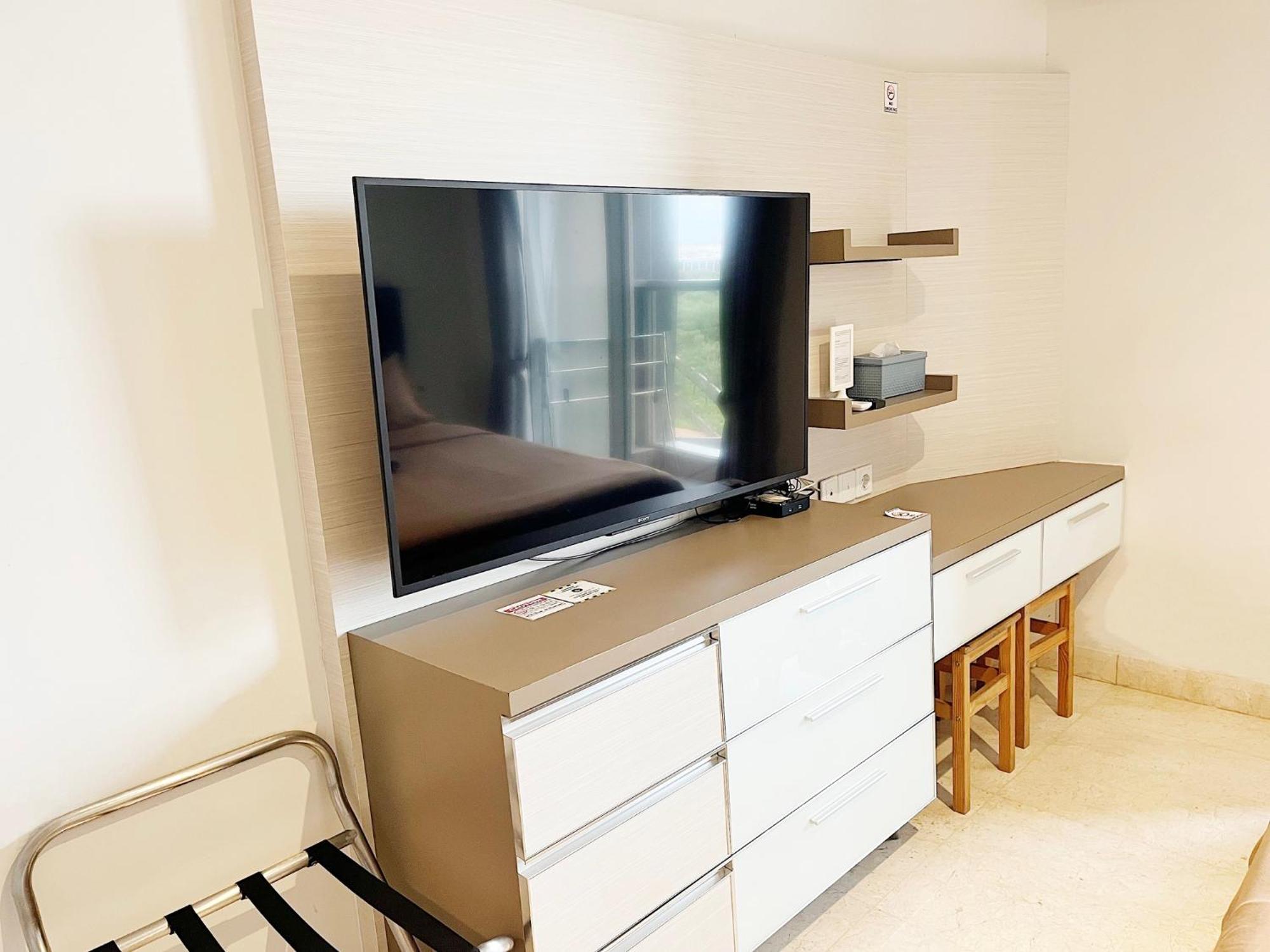 Gold Coast Pik Sea View Apartments By Longesuites Jakarta Room photo
