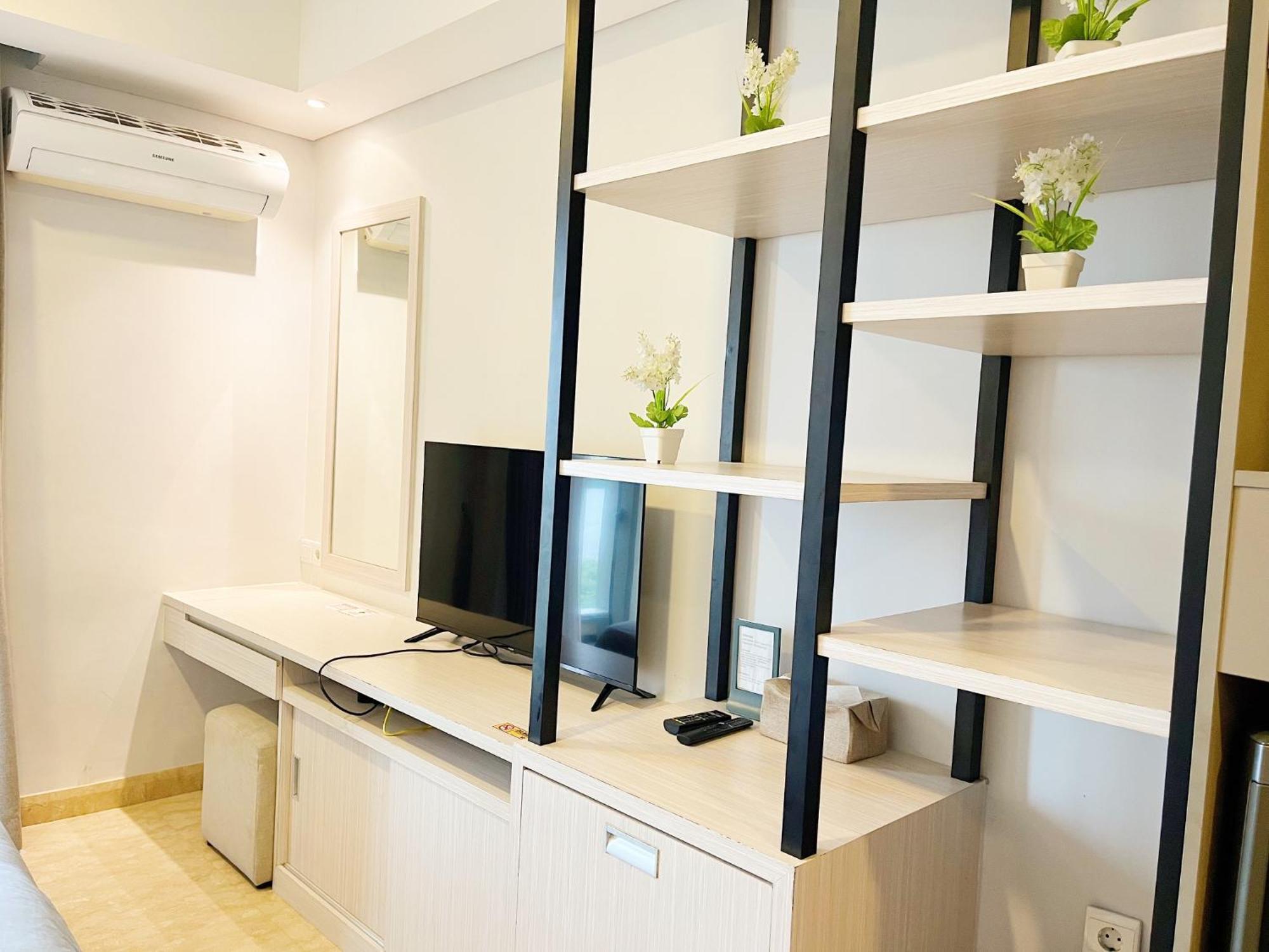 Gold Coast Pik Sea View Apartments By Longesuites Jakarta Room photo