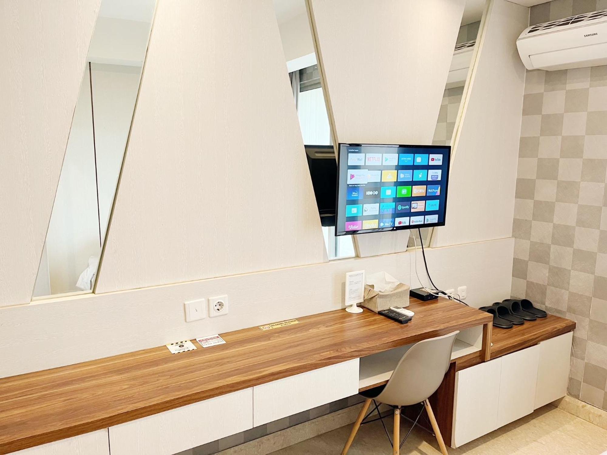 Gold Coast Pik Sea View Apartments By Longesuites Jakarta Room photo