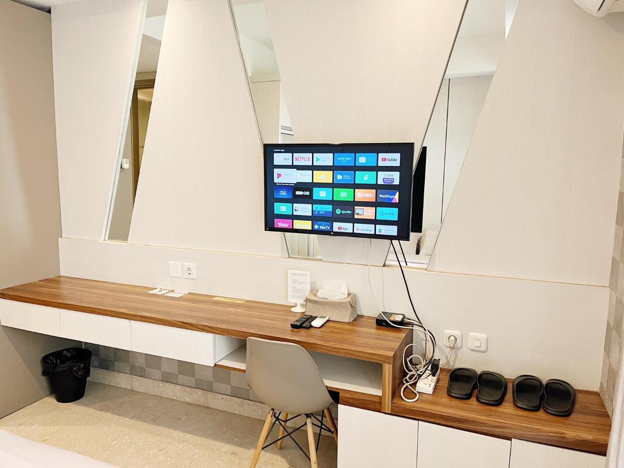 Gold Coast Pik Sea View Apartments By Longesuites Jakarta Room photo